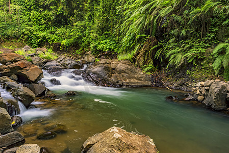 巴厘岛流动的河流景观