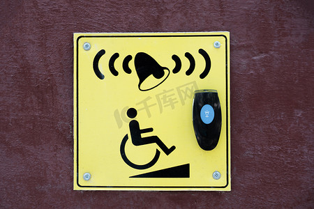 一个指针和一个按钮来为残疾人寻求帮助和