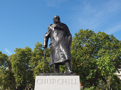 丘吉尔雕像在伦敦