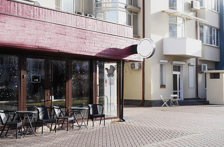 阁楼风格的咖啡馆外观，用于模型设计的白色圆形标志
