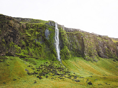 探索冰岛瀑布，无人机拍摄日出