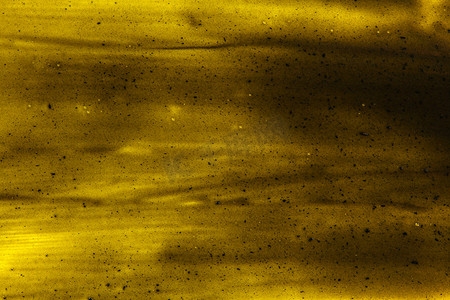 黑色涂在黄板上的木炭牙膏，抽象背景