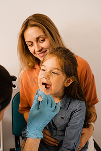 儿童口咽镜检查程序。