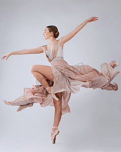 女子舞蹈、芭蕾舞和工作室背景，具有平衡、艺术运动和美感，适合训练。