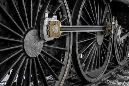 一辆火车摄影照片_一辆老机车的轮子