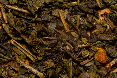 番荔枝摄影照片_干绿大叶茶与刺番荔枝的混合物。