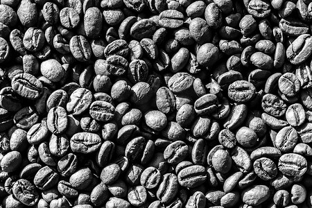 咖啡豆纹理摄影照片_黑色烘焙咖啡豆的顶视图。
