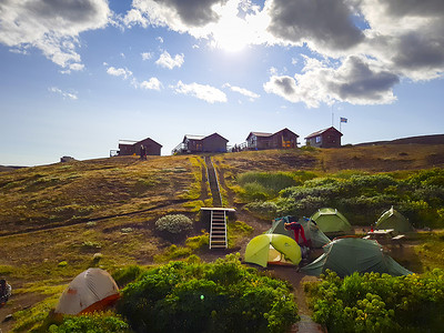 Emstrur，冰岛，2020 年 7 月：在 laugavegur 远足径上欣赏 emstrur botnar 小屋和露营地。