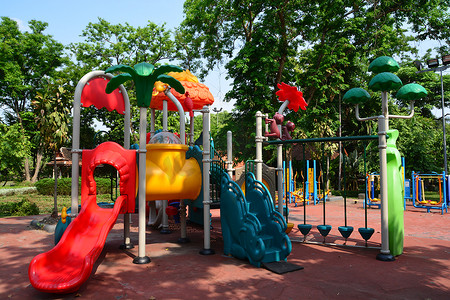 城市公园的儿童游乐场，儿童游乐场。
