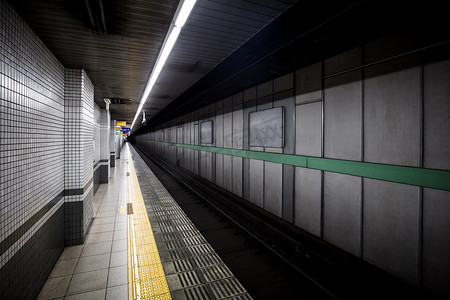 三条竖线摄影照片_京都三条火车站