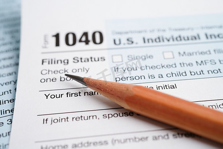 个人所得税摄影照片_税表 1040 美国个人所得税申报表，企业财务概念。