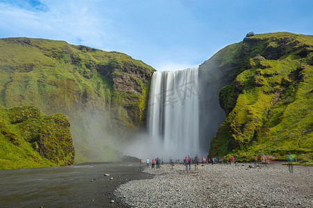 冰岛瀑布摄影照片_冰岛自然景观中的冰岛瀑布 Skogafoss — 长时间曝光