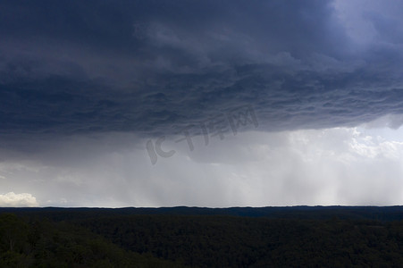 大气雷电摄影照片_大悉尼盆地出现强雷暴雨
