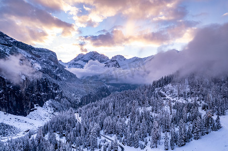 瑞士阿尔卑斯山的日落
