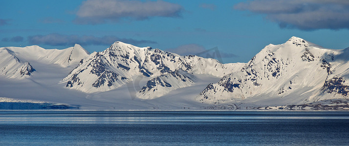 白雪皑皑的山脉，奥斯卡二世土地，北极