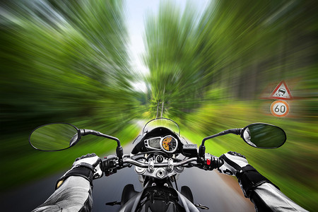 摩托车超速
