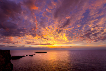 cap摄影照片_巴利阿里群岛 Cap de Caballeria 海角的梅诺卡岛日落