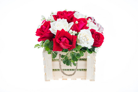 木制篮子里的红白玫瑰，上面有漂亮的丝带，gif