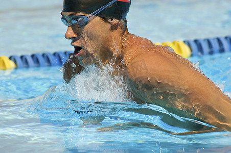 竞技游泳运动员
