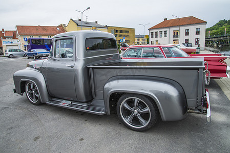 1956 年福特 f100 皮卡的绝佳范例