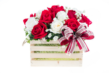 福袋gif摄影照片_木制篮子里的红白玫瑰，上面有漂亮的丝带，gif