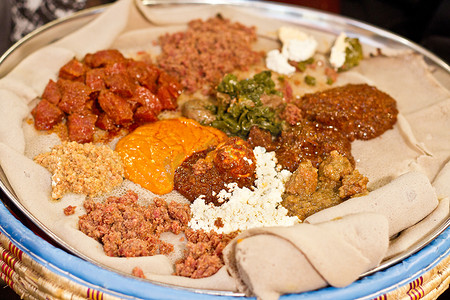 风筝传统摄影照片_Injera be wot，传统的埃塞俄比亚食物