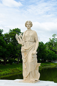 女人的古代大理石雕像