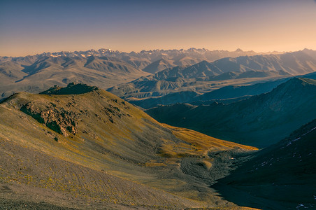 阿斯哈图石林摄影照片_吉尔吉斯斯坦的风景