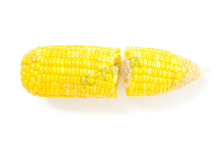 煮熟的玉米上白色孤立