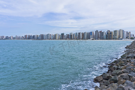 福塔雷萨，在海滩旁边的现代城市天际线，巴西，南美洲