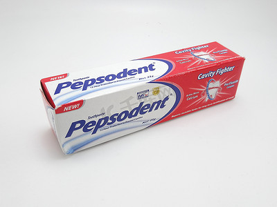 黑茶牙膏摄影照片_菲律宾马尼拉的 Pepsodent 牙膏盒