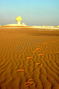 埃及旅游摄影照片_埃及著名的白色沙漠景观