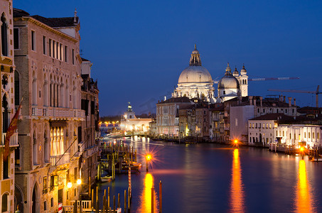 礼炮摄影照片_威尼斯大运河和圣玛丽亚德拉礼炮大教堂