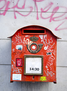 街道上的红色邮筒