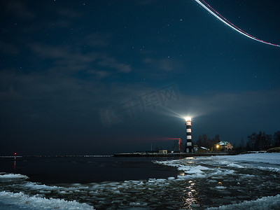 灯塔大海摄影照片_星夜里的里加灯塔