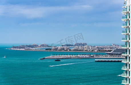 阿联酋迪拜朱美拉棕榈岛港口的游轮