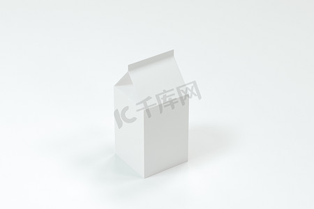 空白牛奶盒，白色背景，3d 渲染。