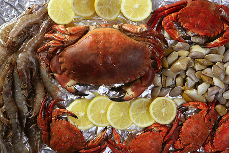 螃蟹特林虾蛤蜊和柠檬