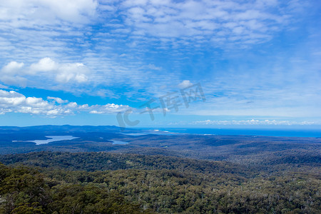 起伏山峰摄影照片_从澳大利亚维多利亚州热那亚峰看克罗金戈隆国家公园