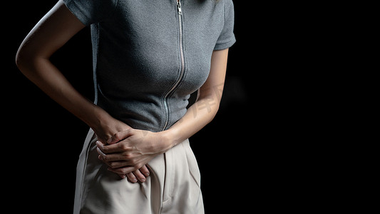 腹痛女性，女性身体大肠照片，阑尾疼痛。