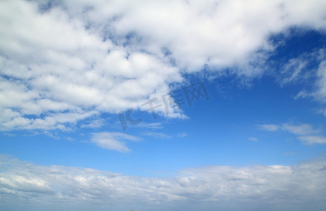 蓝色美丽的天空晴天和白云