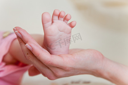 妈妈的手和宝宝的脚