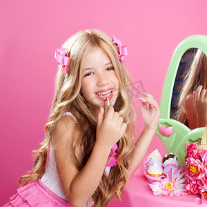 儿童时尚娃娃小女孩口红妆粉色化妆台