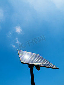 太阳能硅片摄影照片_太阳能板
