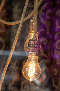 装饰古董爱迪生风格的灯丝灯泡