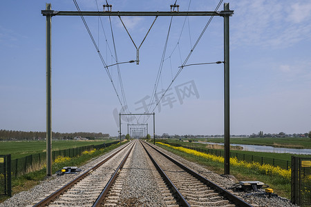 《通往远方的铁路，荷兰》