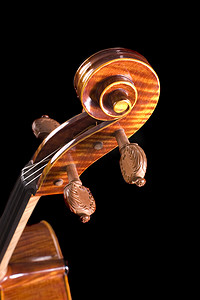 音乐会摄影照片_黑色背景中的大提琴