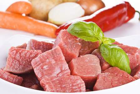切块牛肉和蔬菜