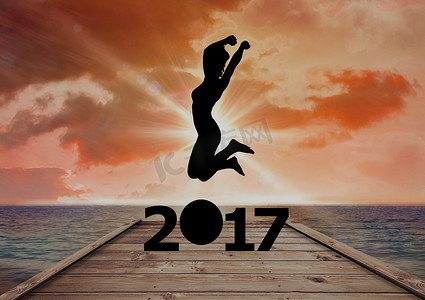 新年太阳摄影照片_女人跳过 2017 年新年标志的剪影