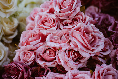 花美花艺摄影照片_人造玫瑰作为花艺的看点